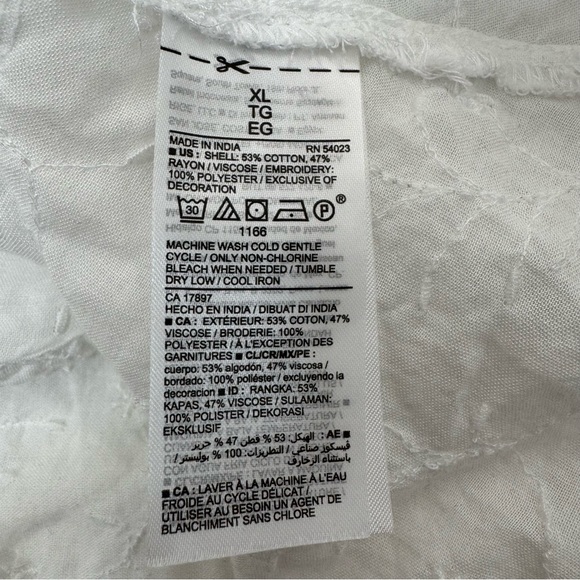 Old Navy Ruffle Tie Belt Embroidered Wrap Top XL NWT - Picture 13 of 15